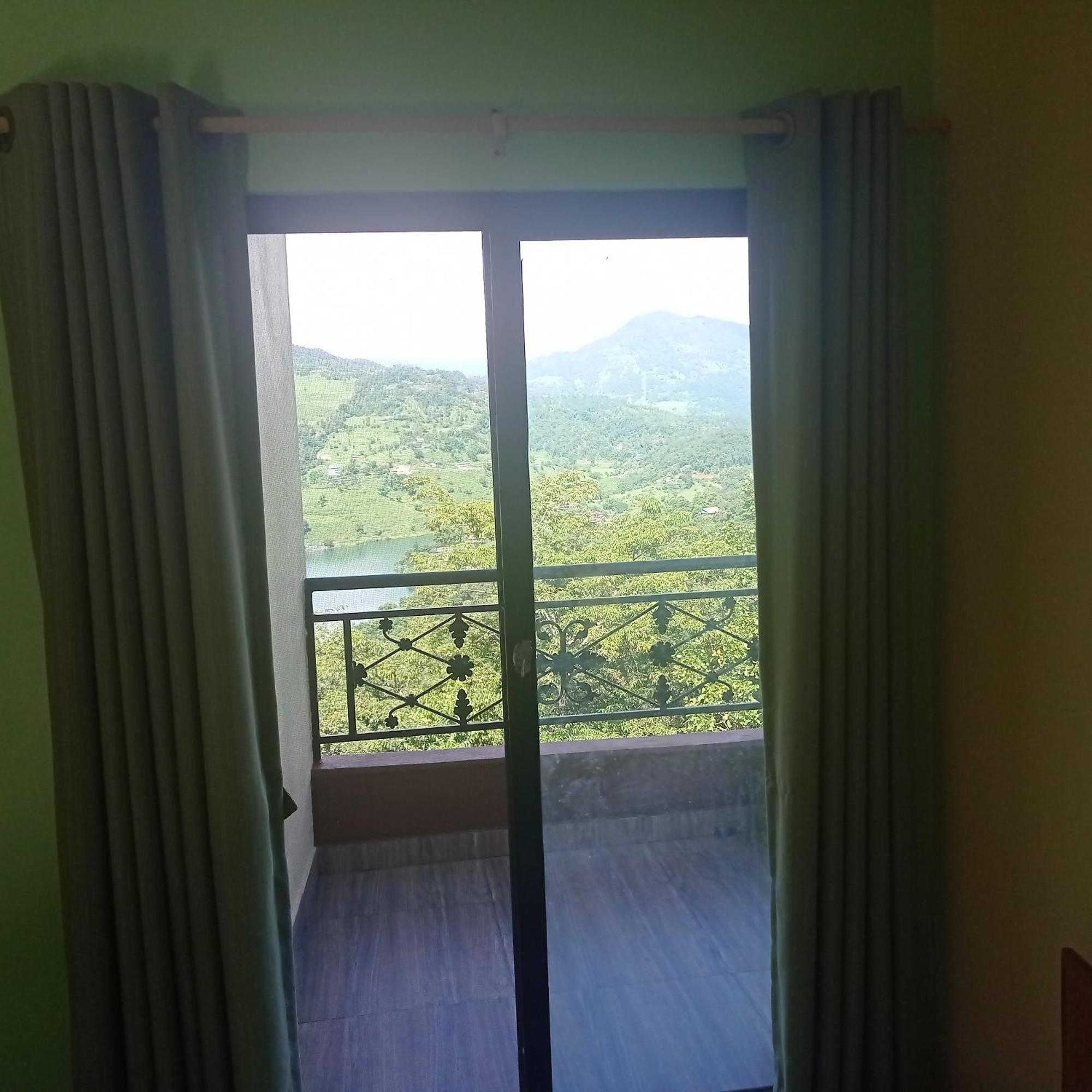 Begnas Coffee House & Hotel Deorāli 객실 사진